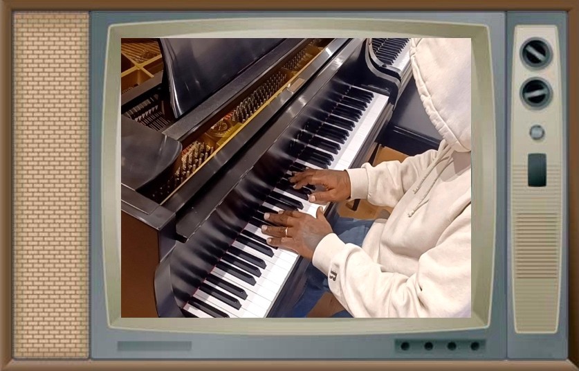 FOLEY ON PIANO 2000.JPG (119393 bytes)